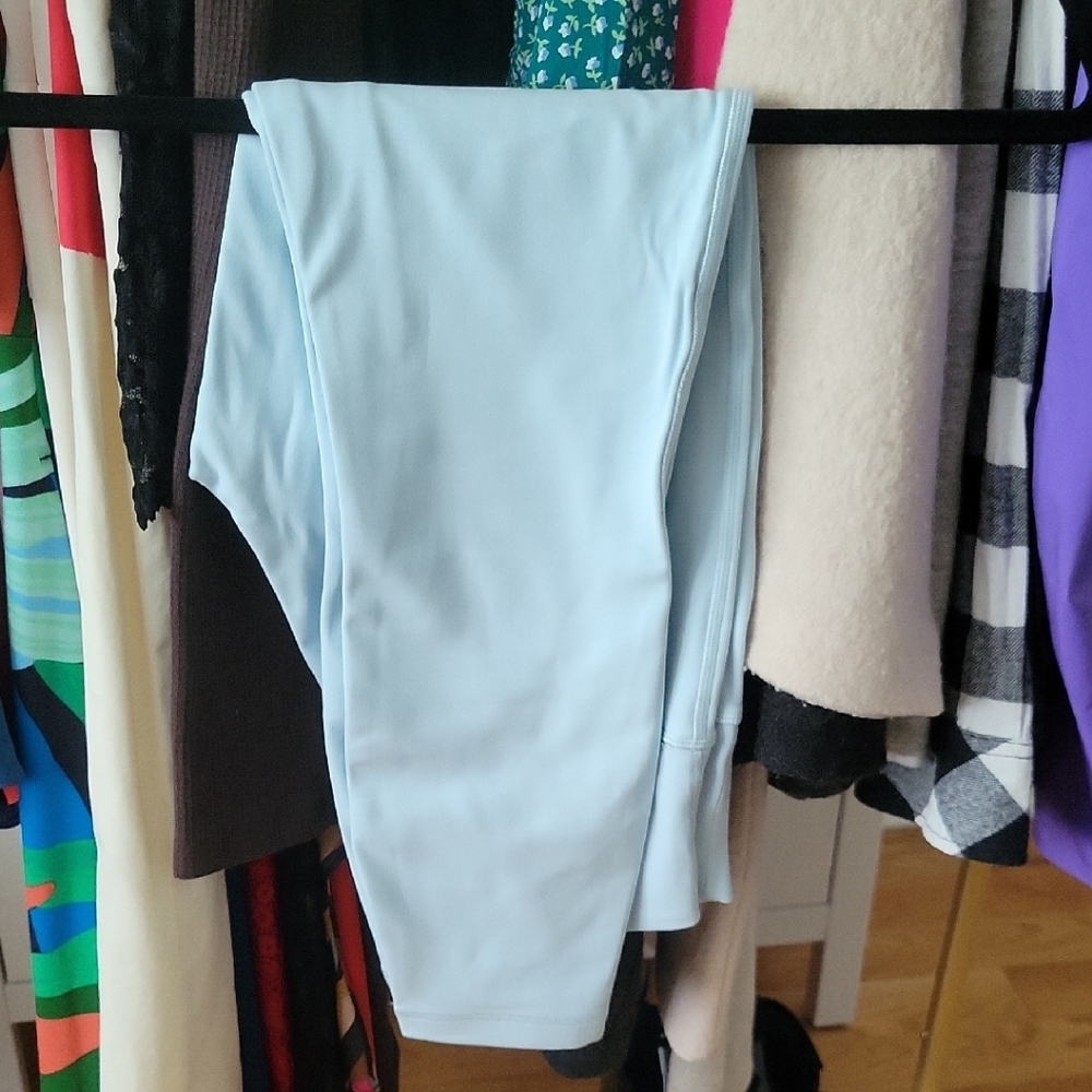 lululemon athletica Light Blue Leggings Sz. 6. 25" Length